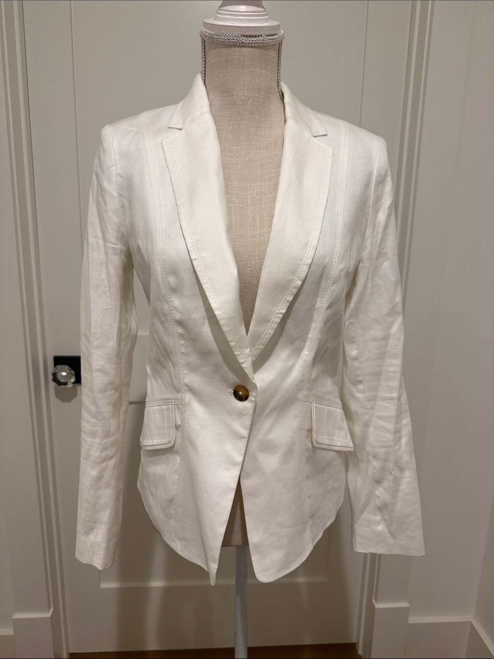 White House Black Market White Single-Button Notch-Lapel Blazer
